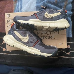 Nike free terra vista black canvas